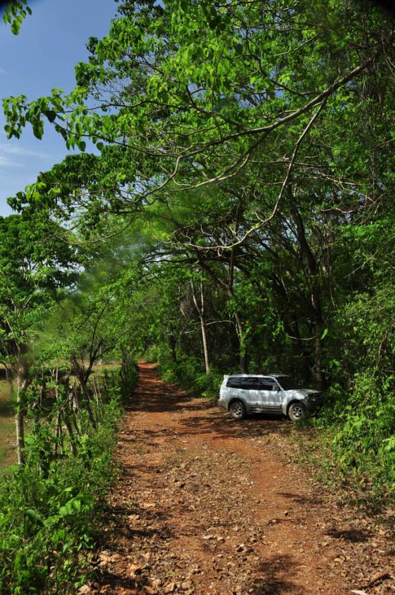 Local onde deixamos nosso carro para caminhar até a Playa Frontón, perto de La Galera, na península de Samaná, litoral norte da República Dominicana